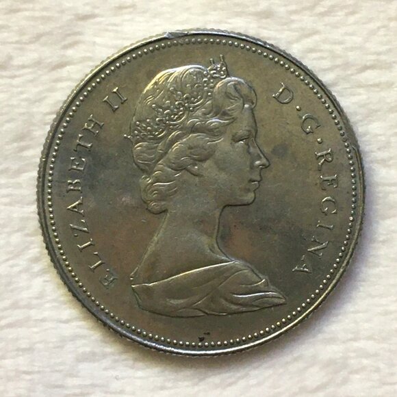 1968 RCM Queen Elizabeth II Canadian Nickel Half Dollar - Picture 3 of 4